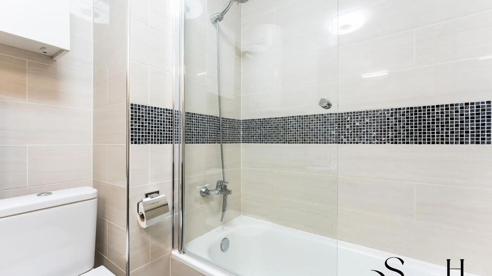 Stylish Retreat 1Bed, Pool, Sleeps 3 Apartment Benalmadena