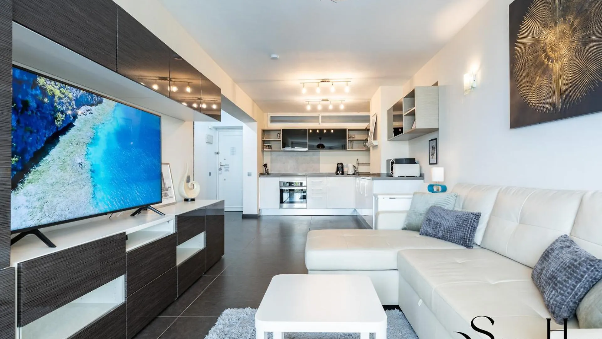 Stylish Retreat 1Bed, Pool, Sleeps 3 Apartment Benalmadena