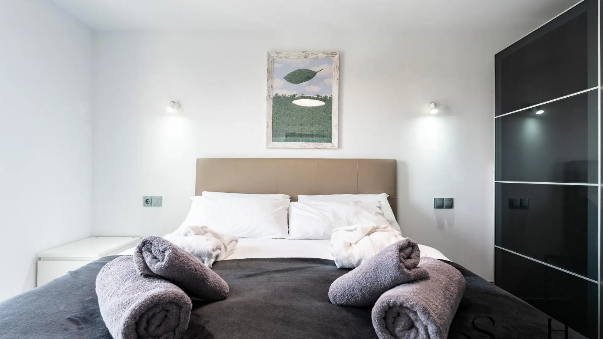 Stylish Retreat 1Bed, Pool, Sleeps 3 Apartment Benalmadena